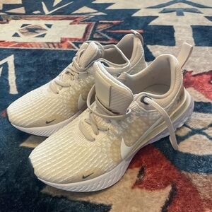 Nike Beige Running Shoes